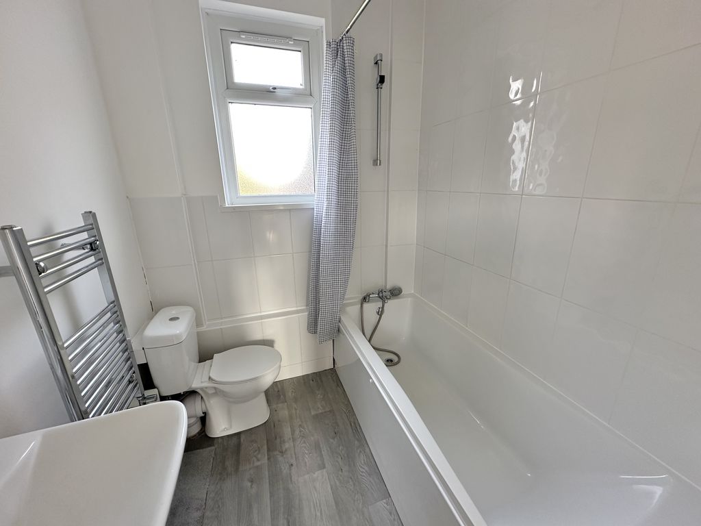 Queen Elizabeth Avenue